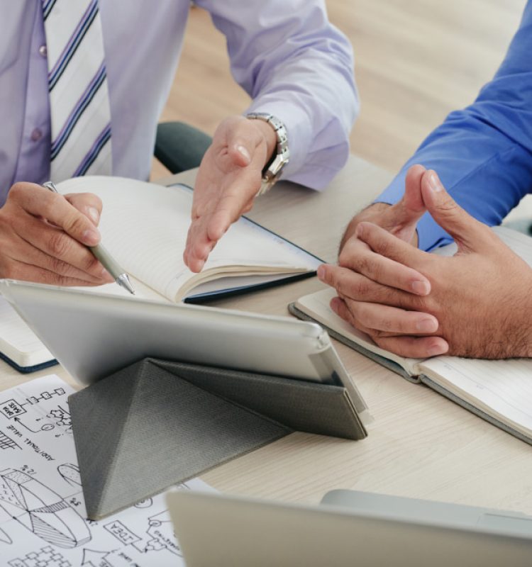 Entorn de treball modern a GESCOR, un espai per a la col·laboració professional.